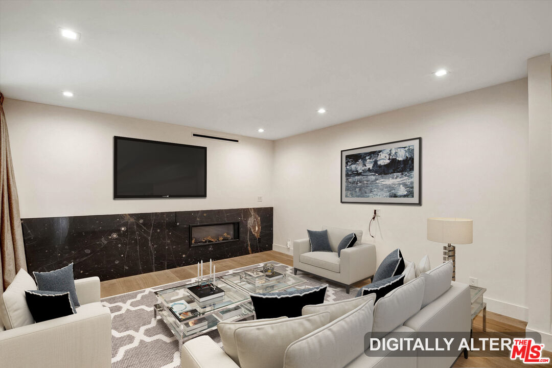 439 N Doheny Dr Unit: 204