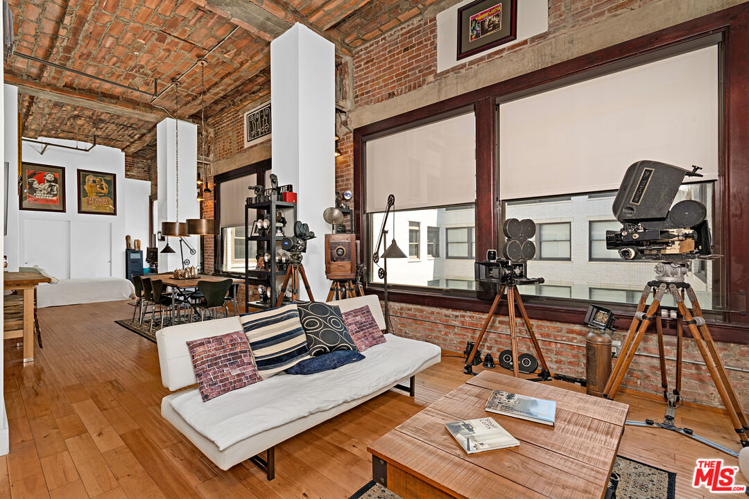 460 S Spring St Unit: 1217