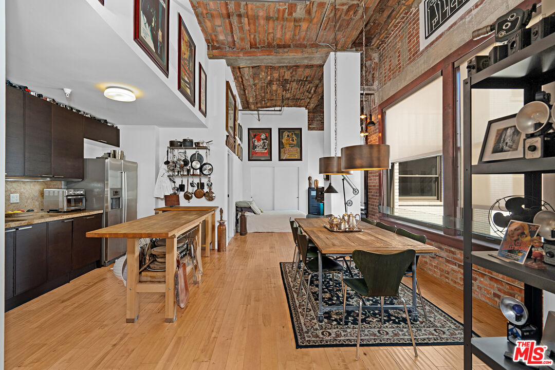 460 S Spring St Unit: 1217