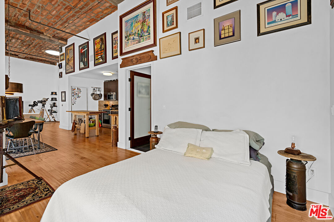460 S Spring St Unit: 1217