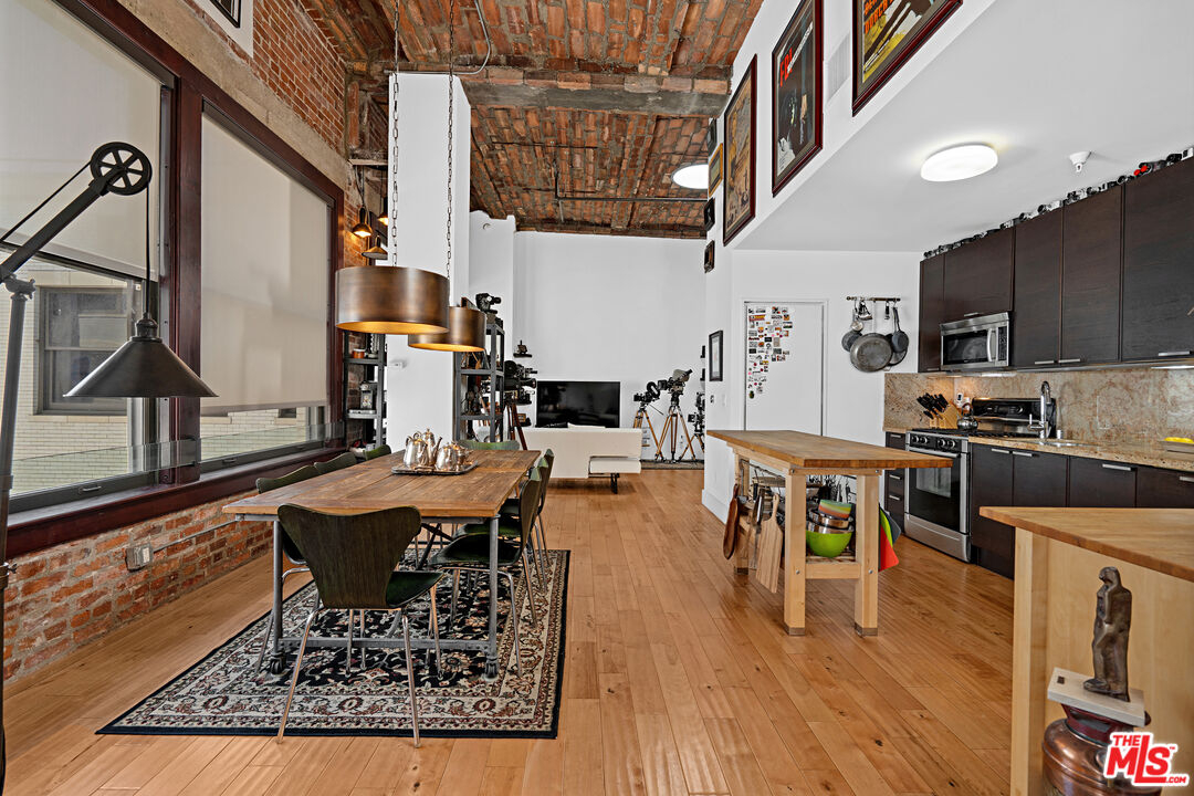 460 S Spring St Unit: 1217