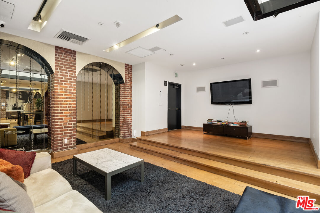 460 S Spring St Unit: 1217