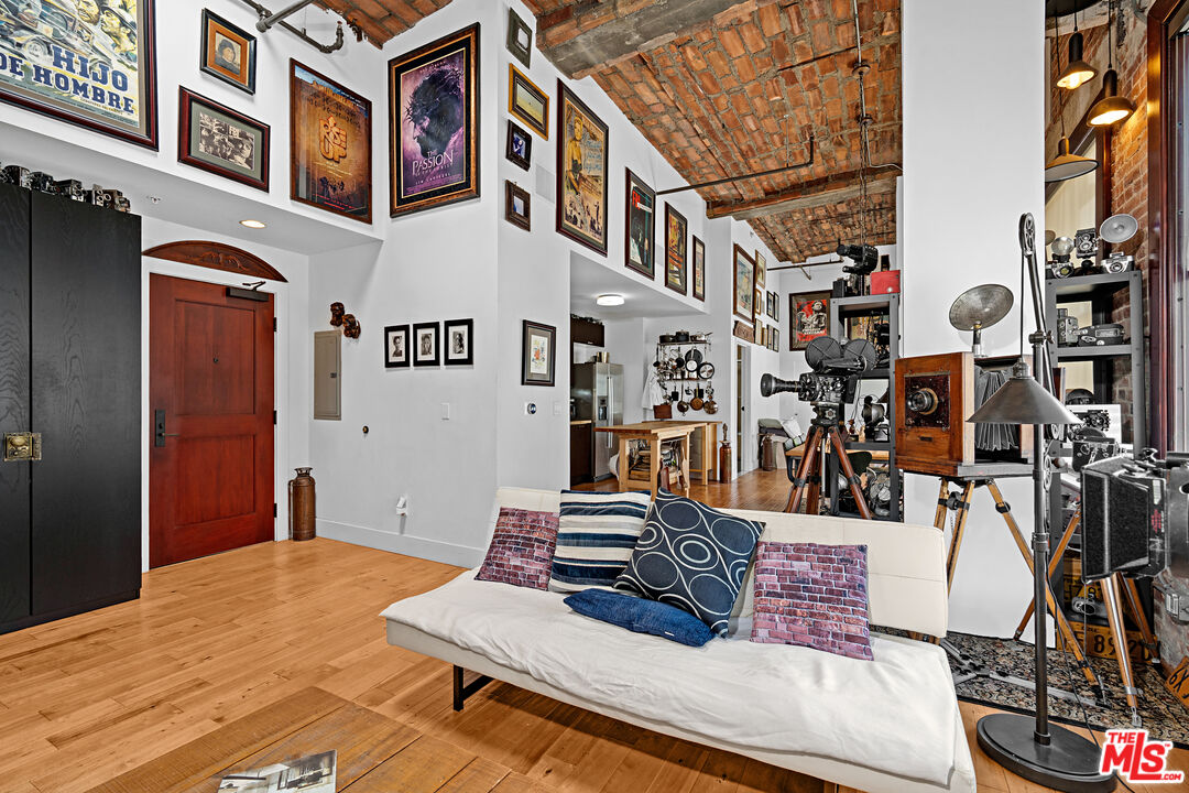 460 S Spring St Unit: 1217
