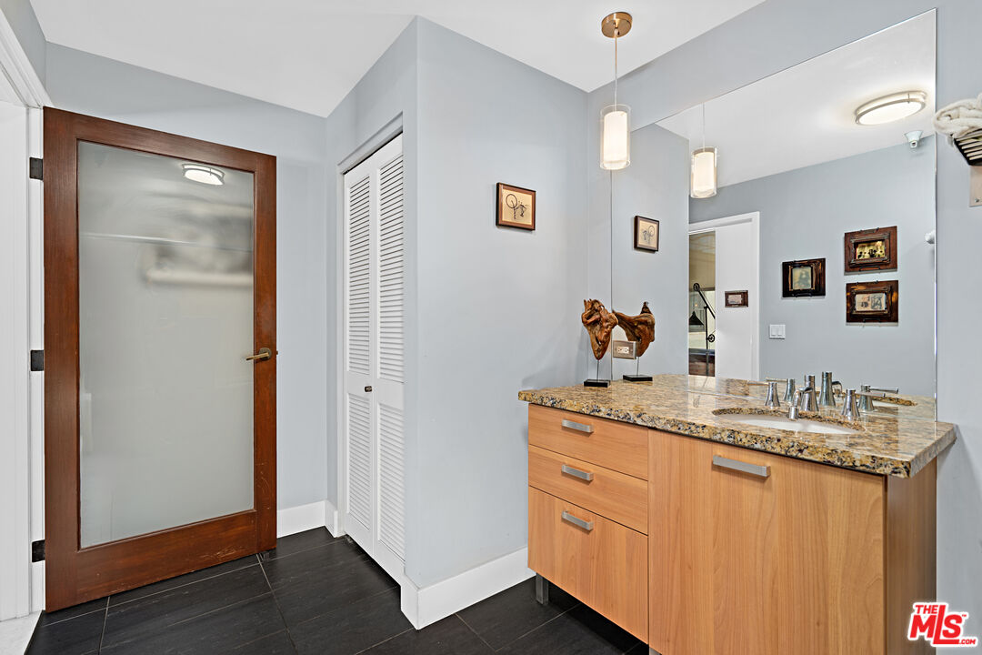 460 S Spring St Unit: 1217