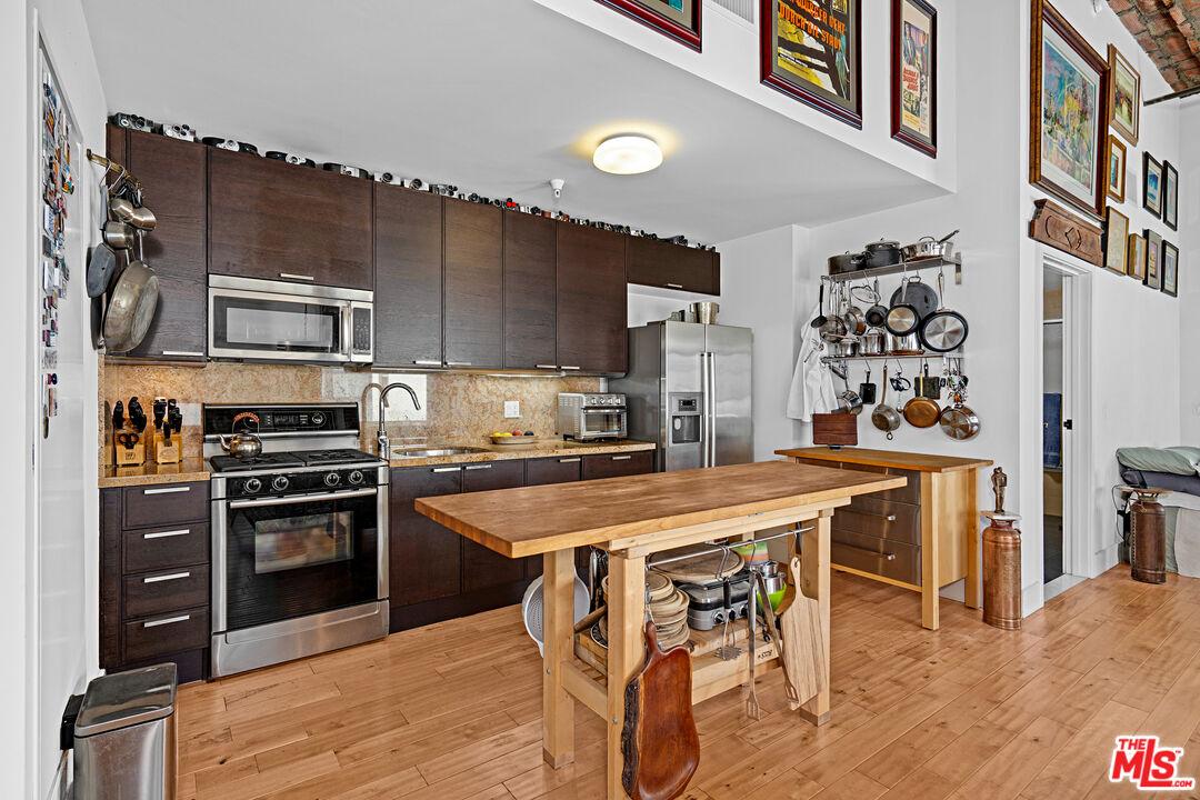 460 S Spring St Unit: 1217