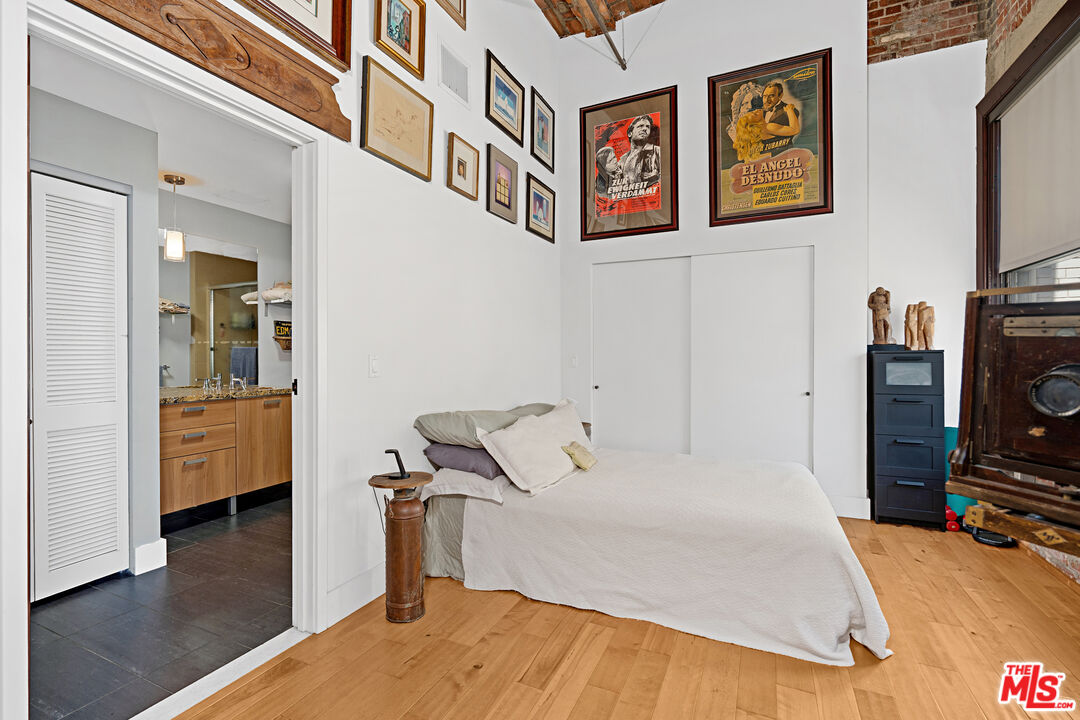 460 S Spring St Unit: 1217