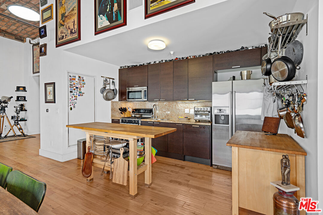 460 S Spring St Unit: 1217