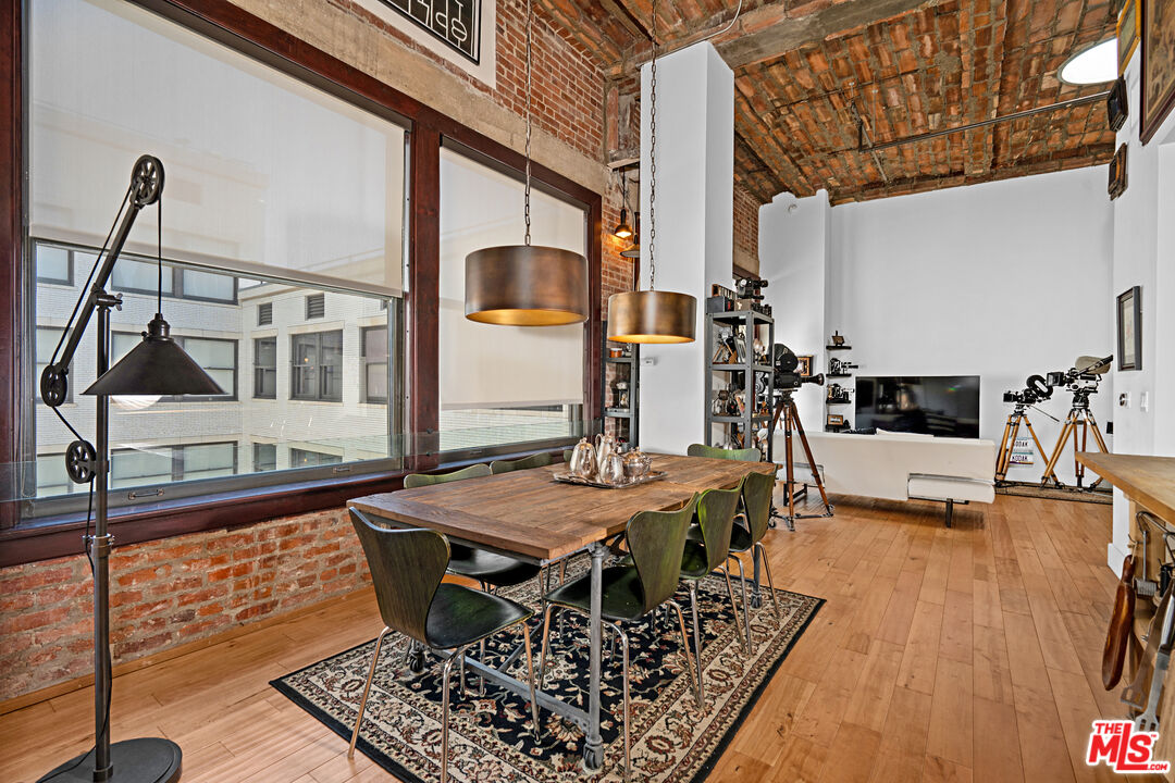 460 S Spring St Unit: 1217