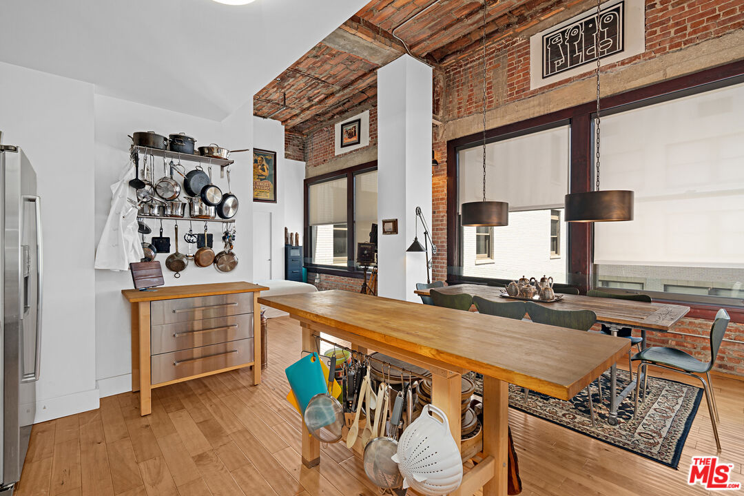 460 S Spring St Unit: 1217
