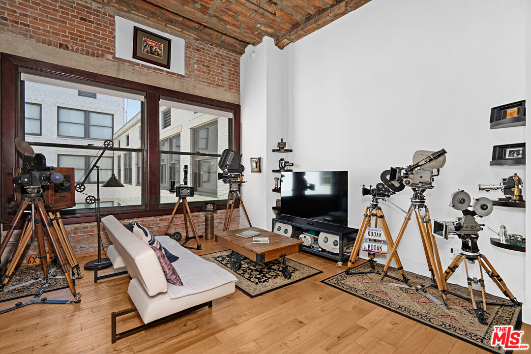 460 S Spring St Unit: 1217