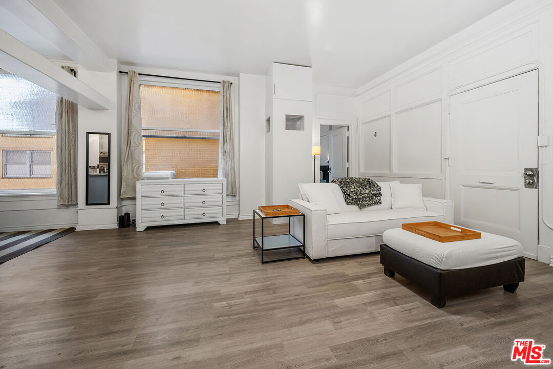 215 W 7th St Unit: 803