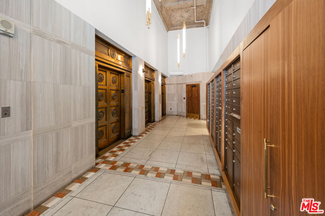 215 W 7th St Unit: 803