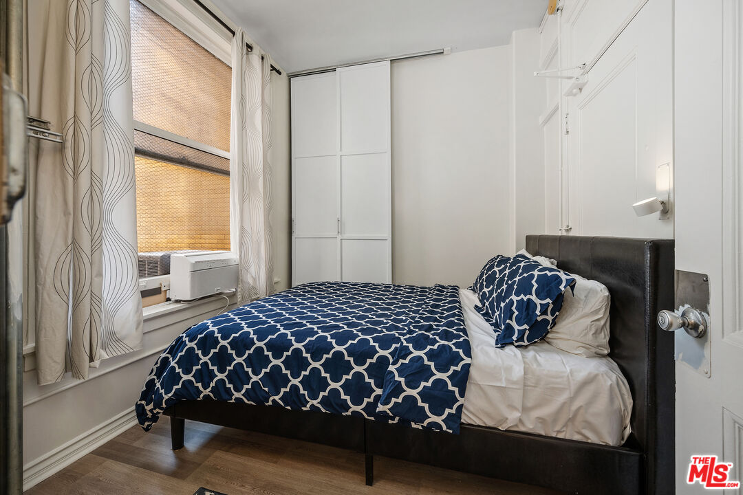 215 W 7th St Unit: 803