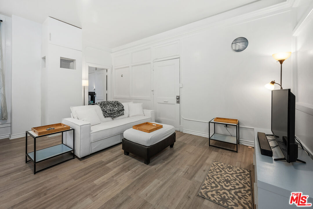 215 W 7th St Unit: 803