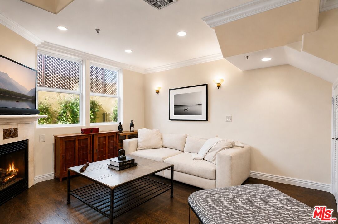1050 N Edinburgh Ave Unit: 103