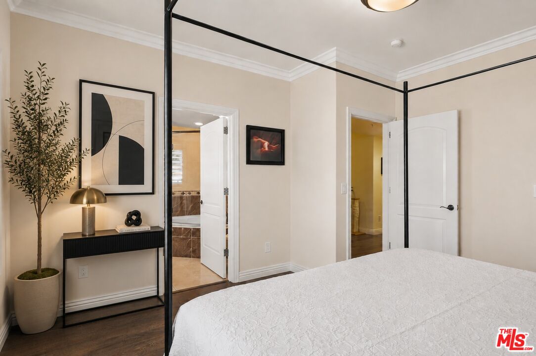 1050 N Edinburgh Ave Unit: 103