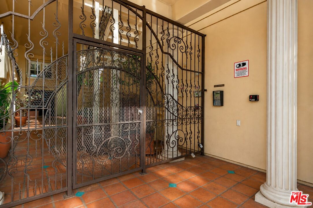 1050 N Edinburgh Ave Unit: 103
