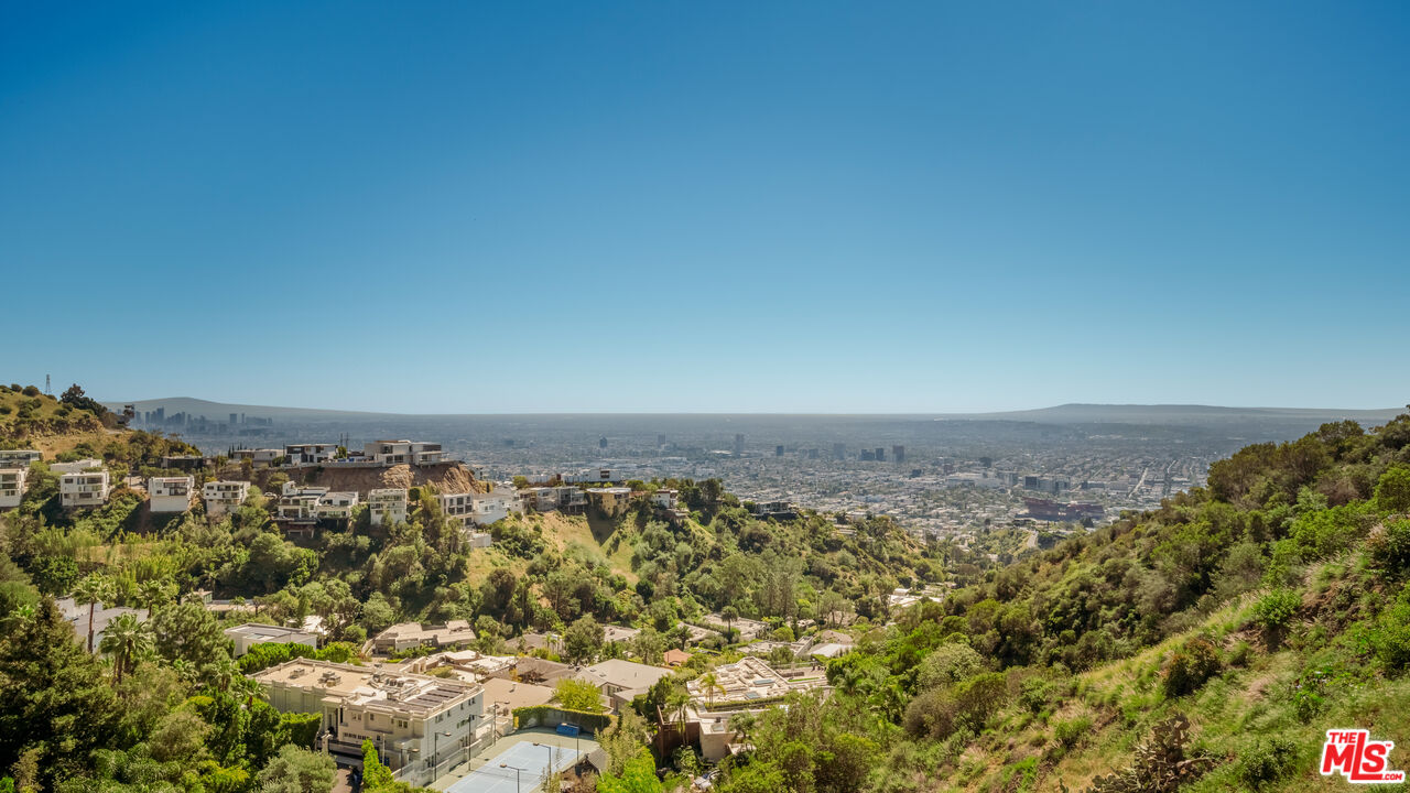 2189 Sunset Plaza Dr