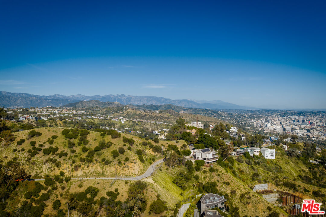 2189 Sunset Plaza Dr