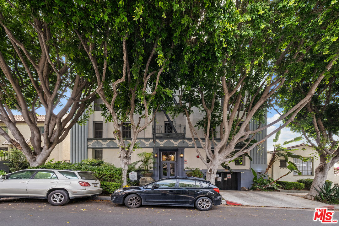 1236 N Flores St Unit: 402