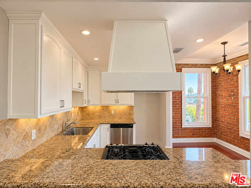 1236 N Flores St Unit: 402