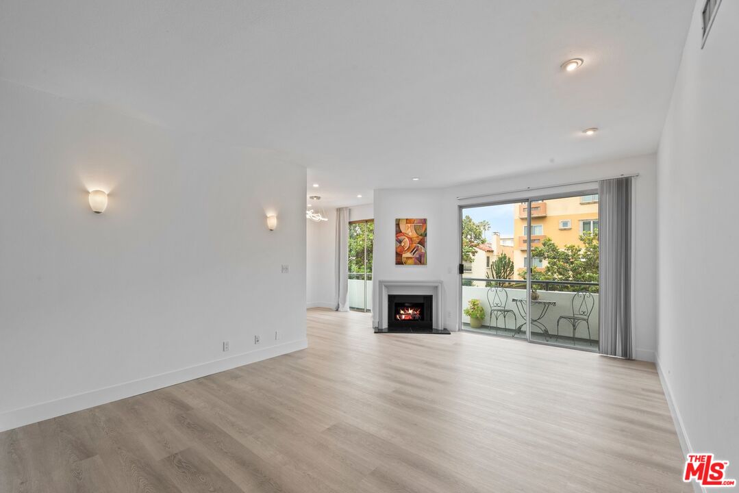 1136 S Shenandoah St Unit: 201