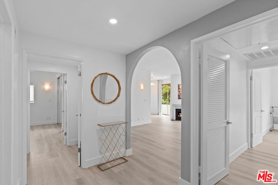 1136 S Shenandoah St Unit: 201