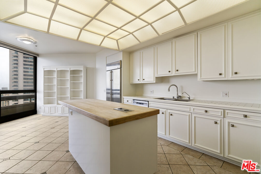 10430 Wilshire Blvd Unit: 1605