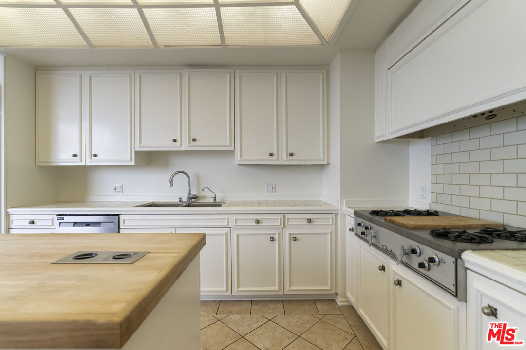 10430 Wilshire Blvd Unit: 1605