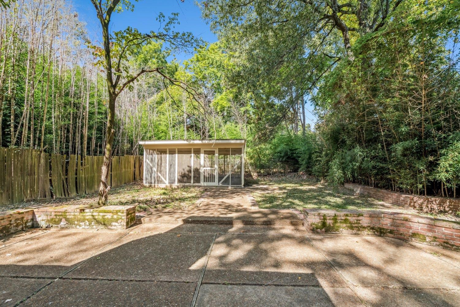 433 GOODLAND CIR