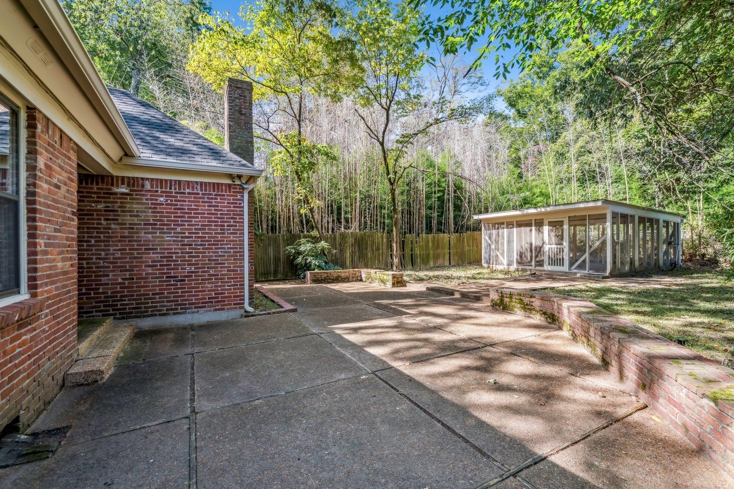 433 GOODLAND CIR