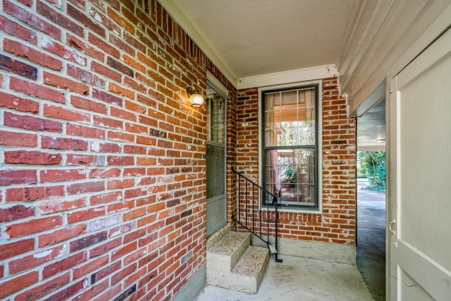 433 GOODLAND CIR