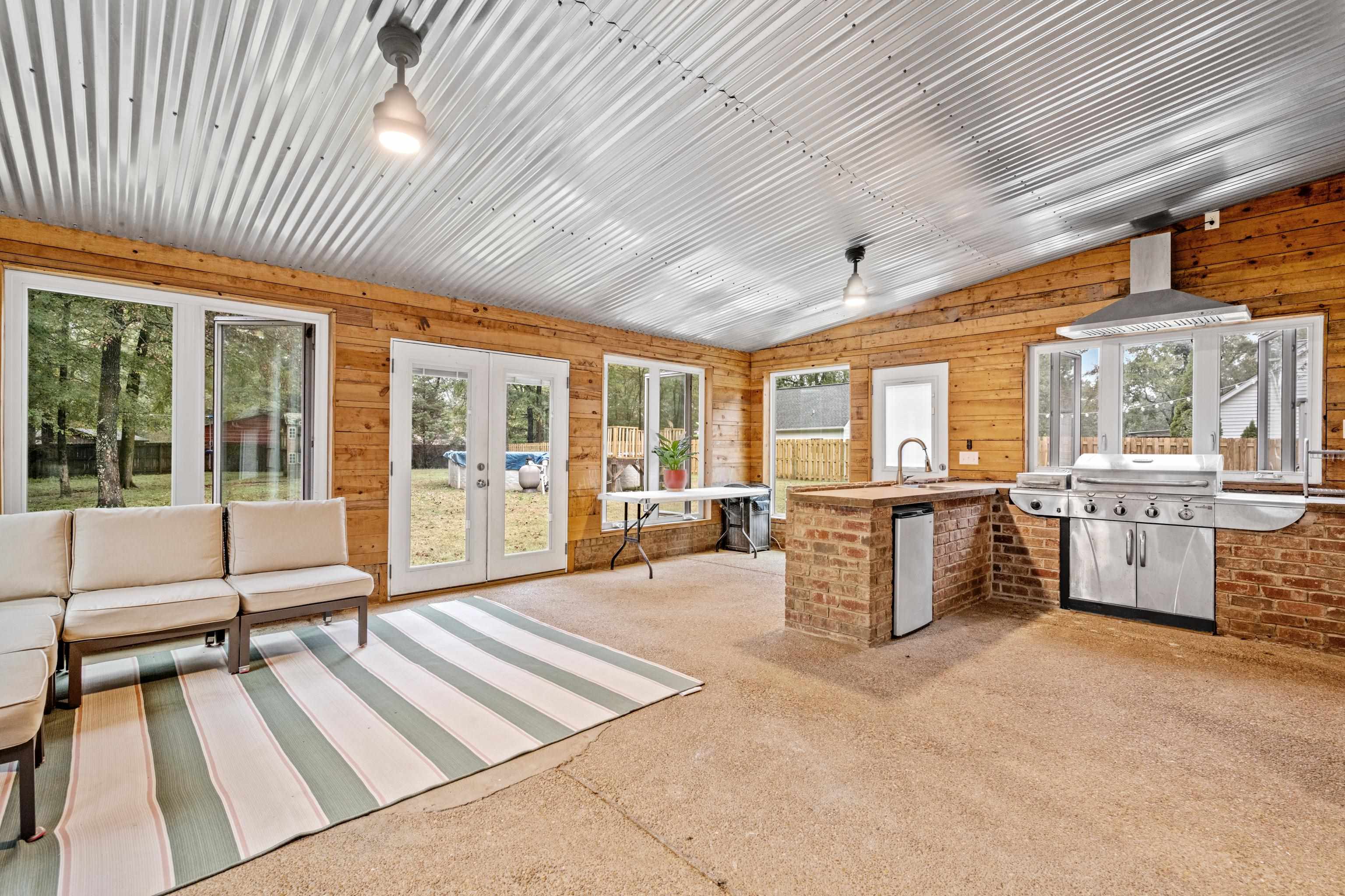 9635 AUSTIN DR