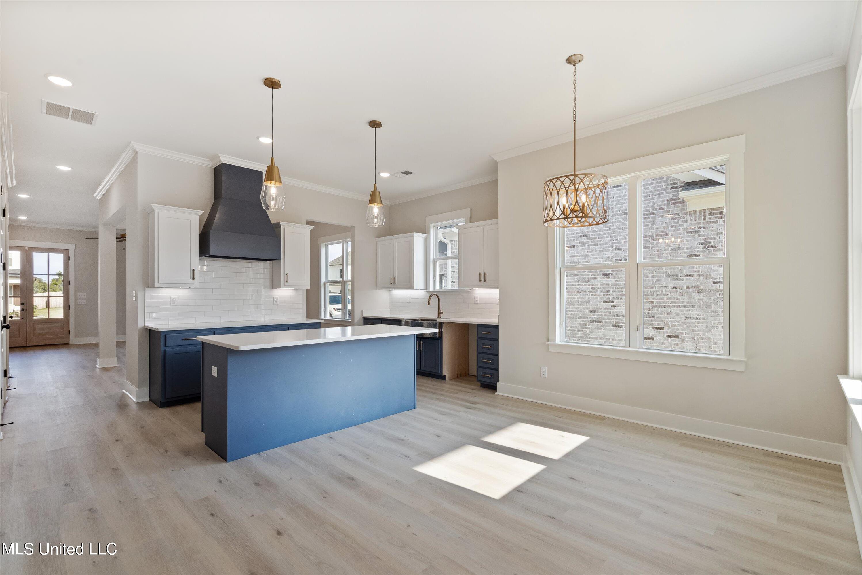 3859 Swan Cove