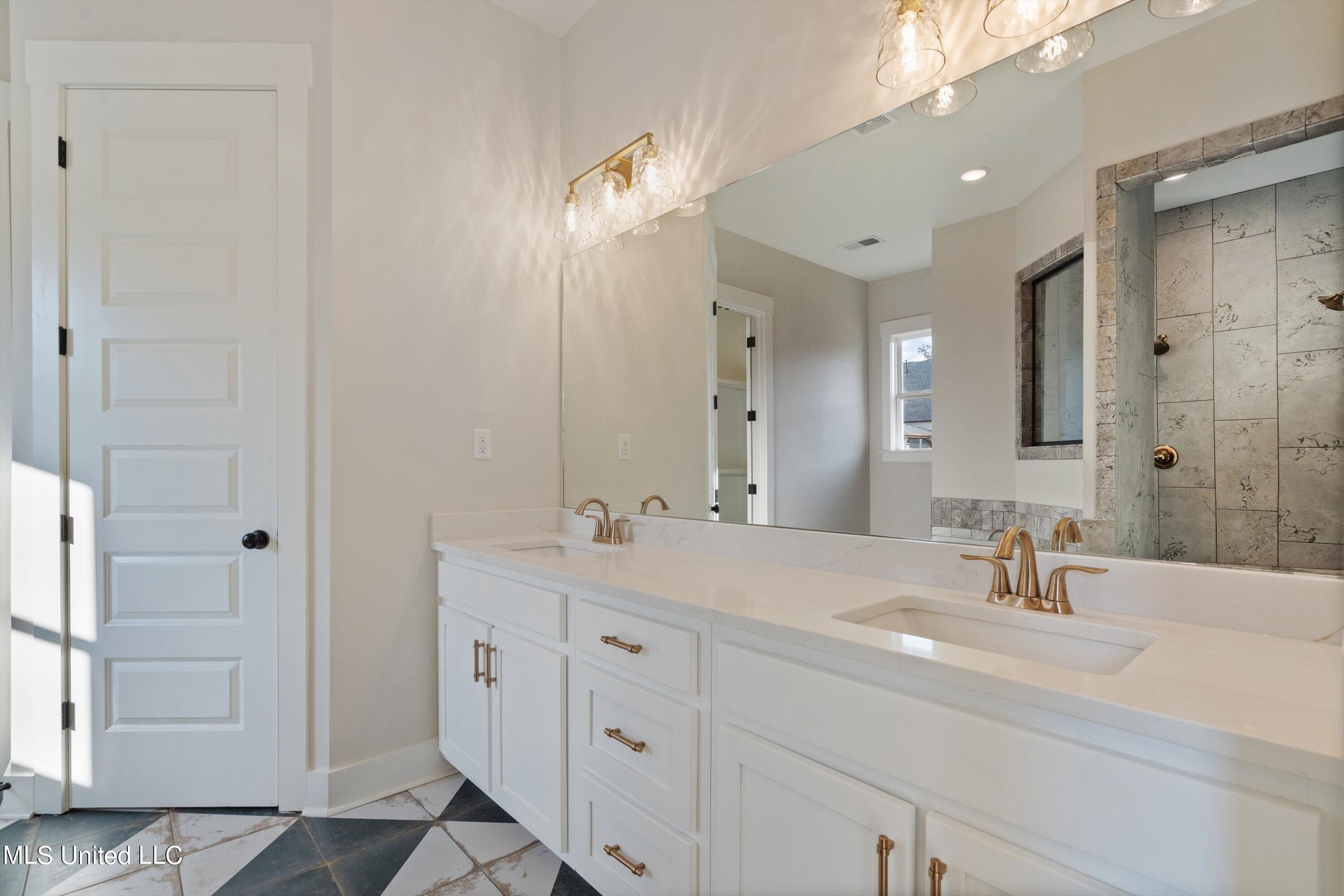 3859 Swan Cove