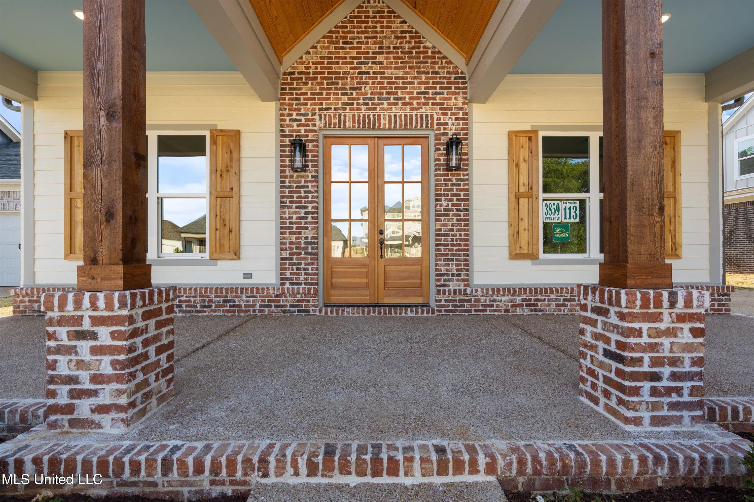 3859 Swan Cove