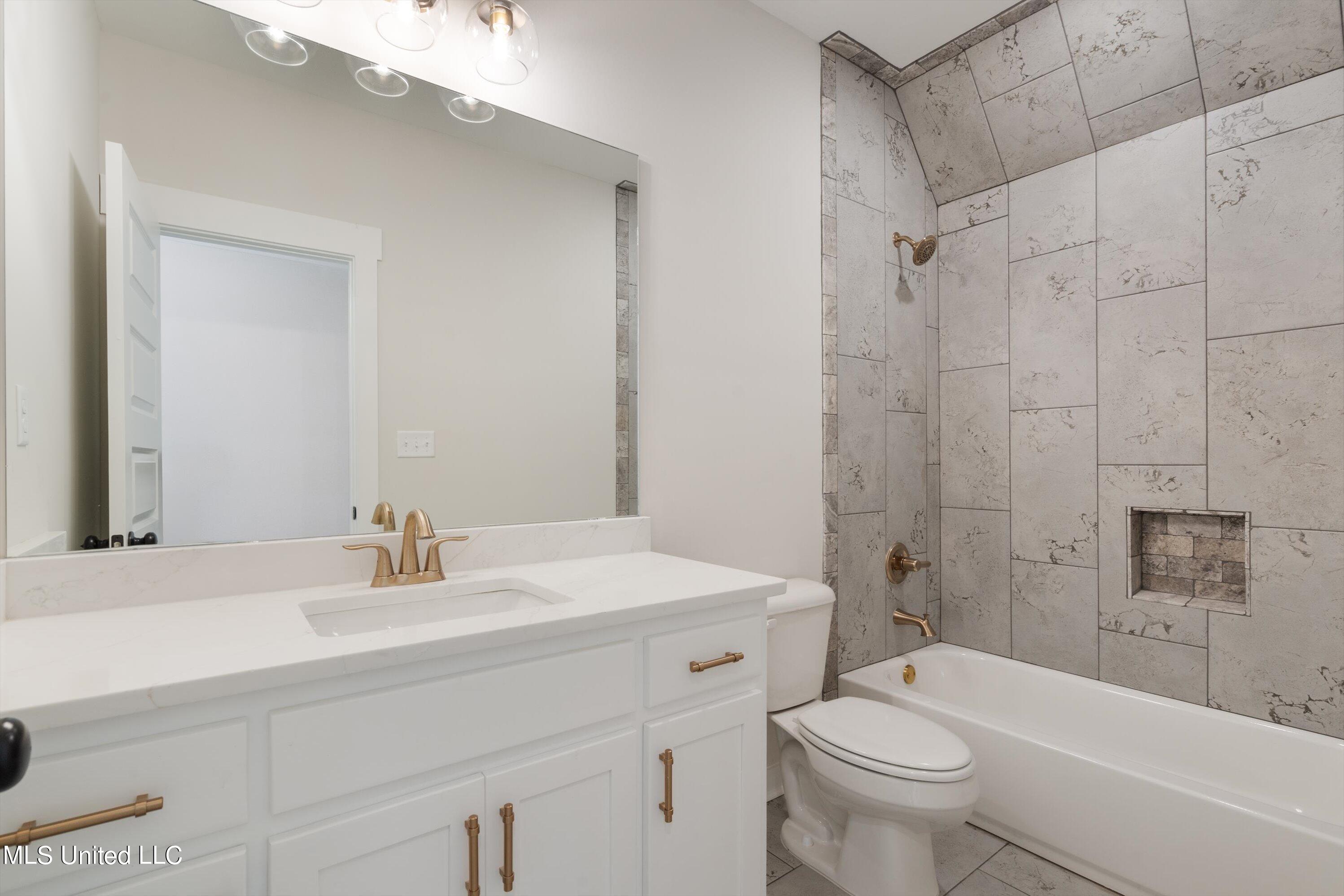 3859 Swan Cove
