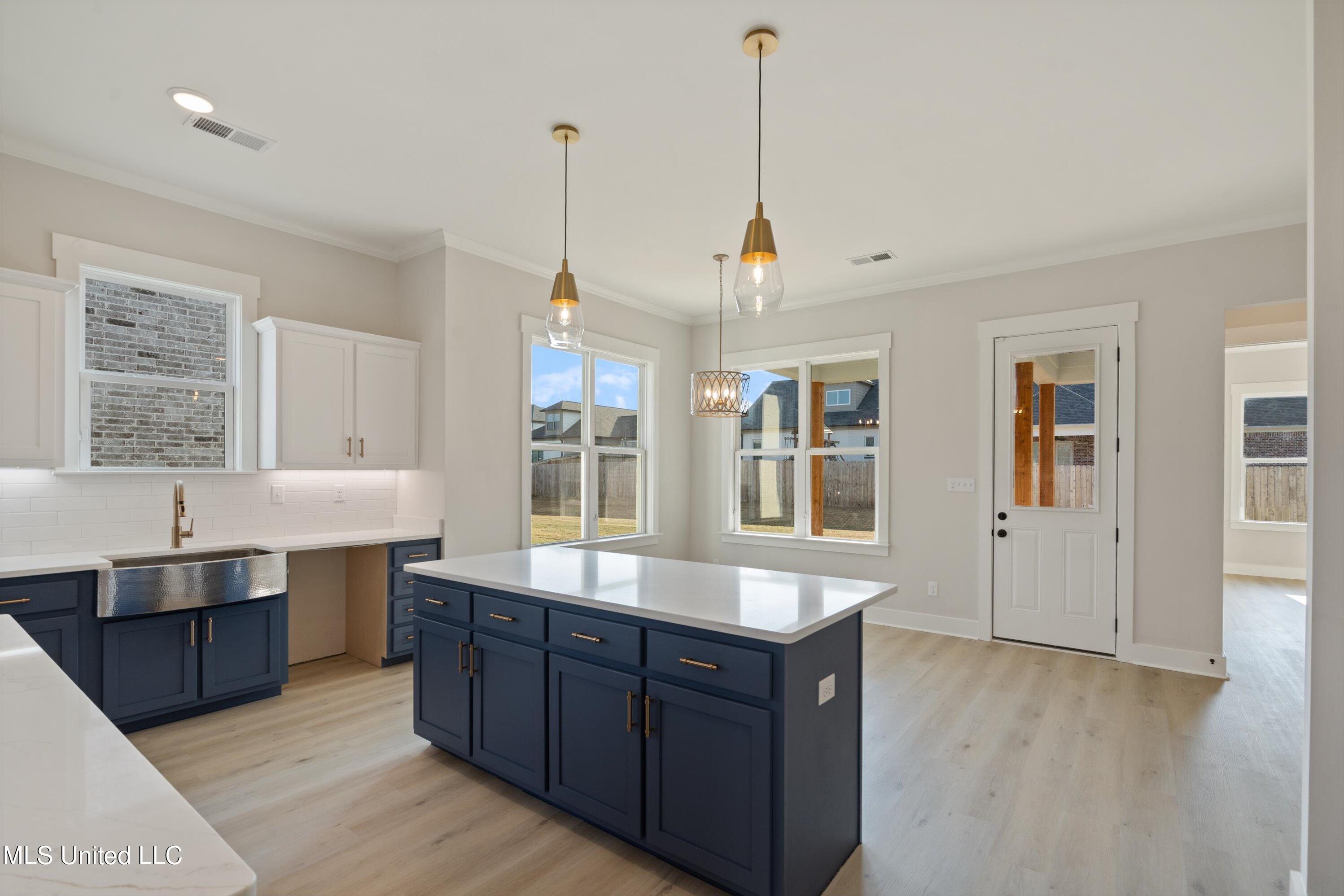 3859 Swan Cove