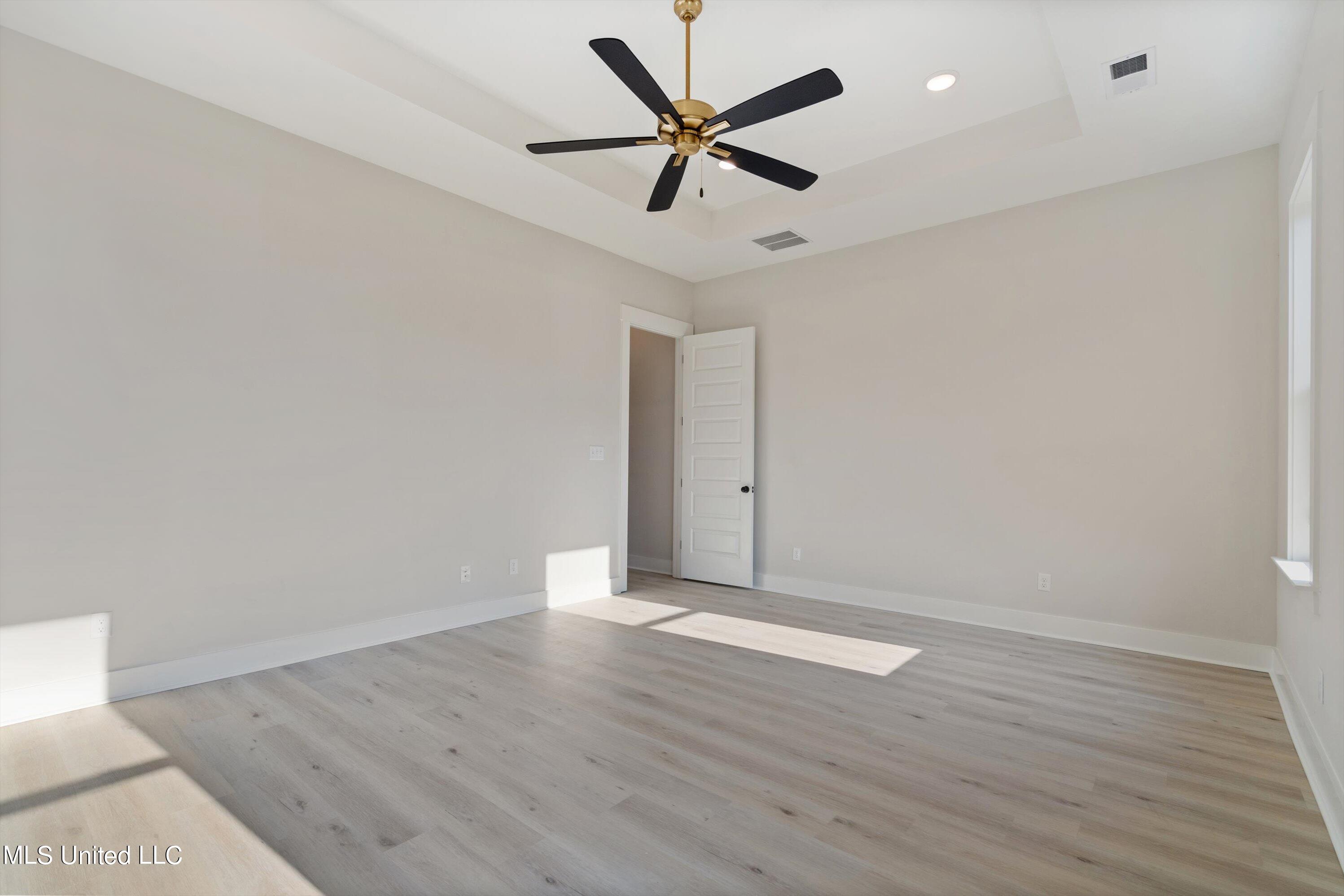3859 Swan Cove