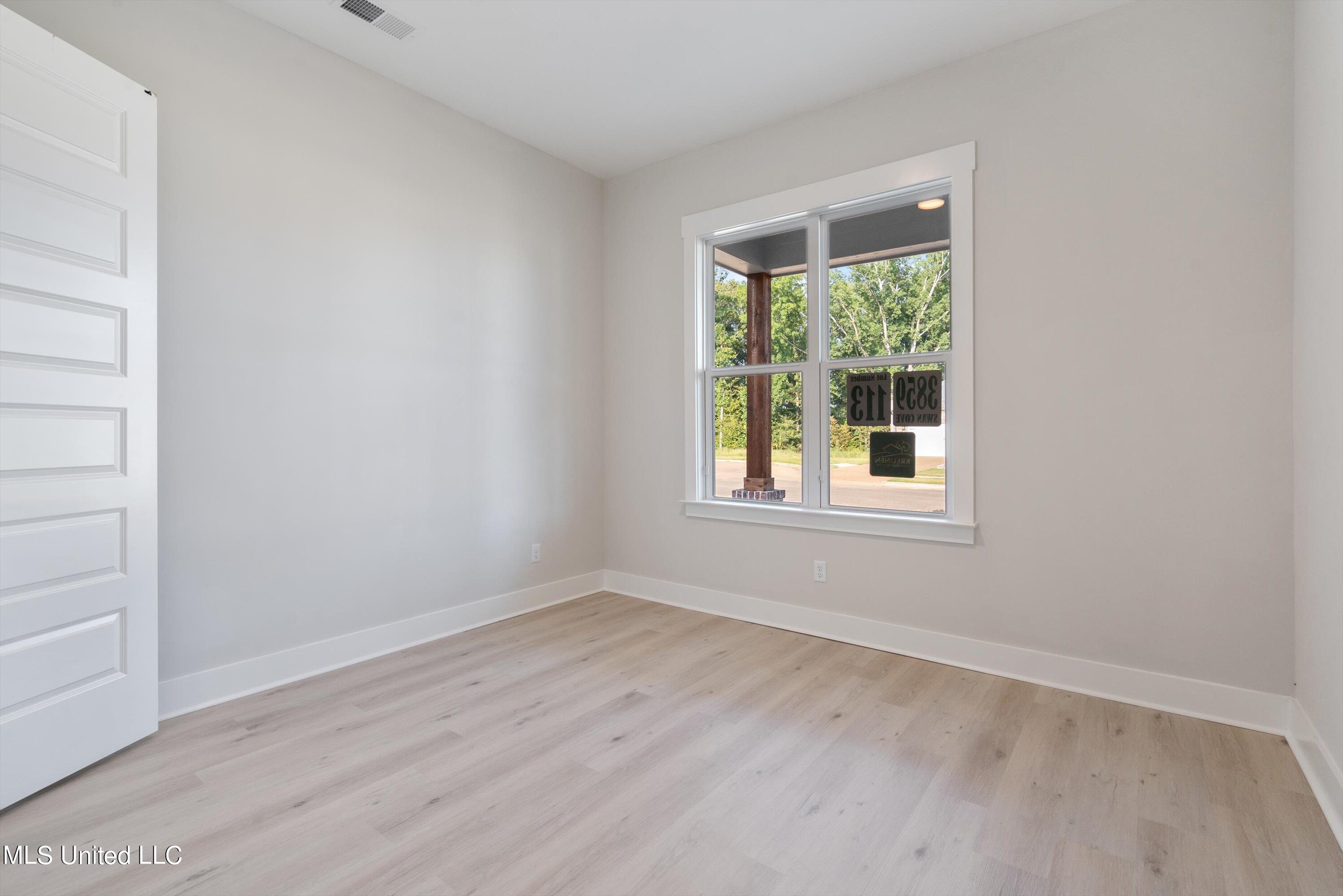 3859 Swan Cove