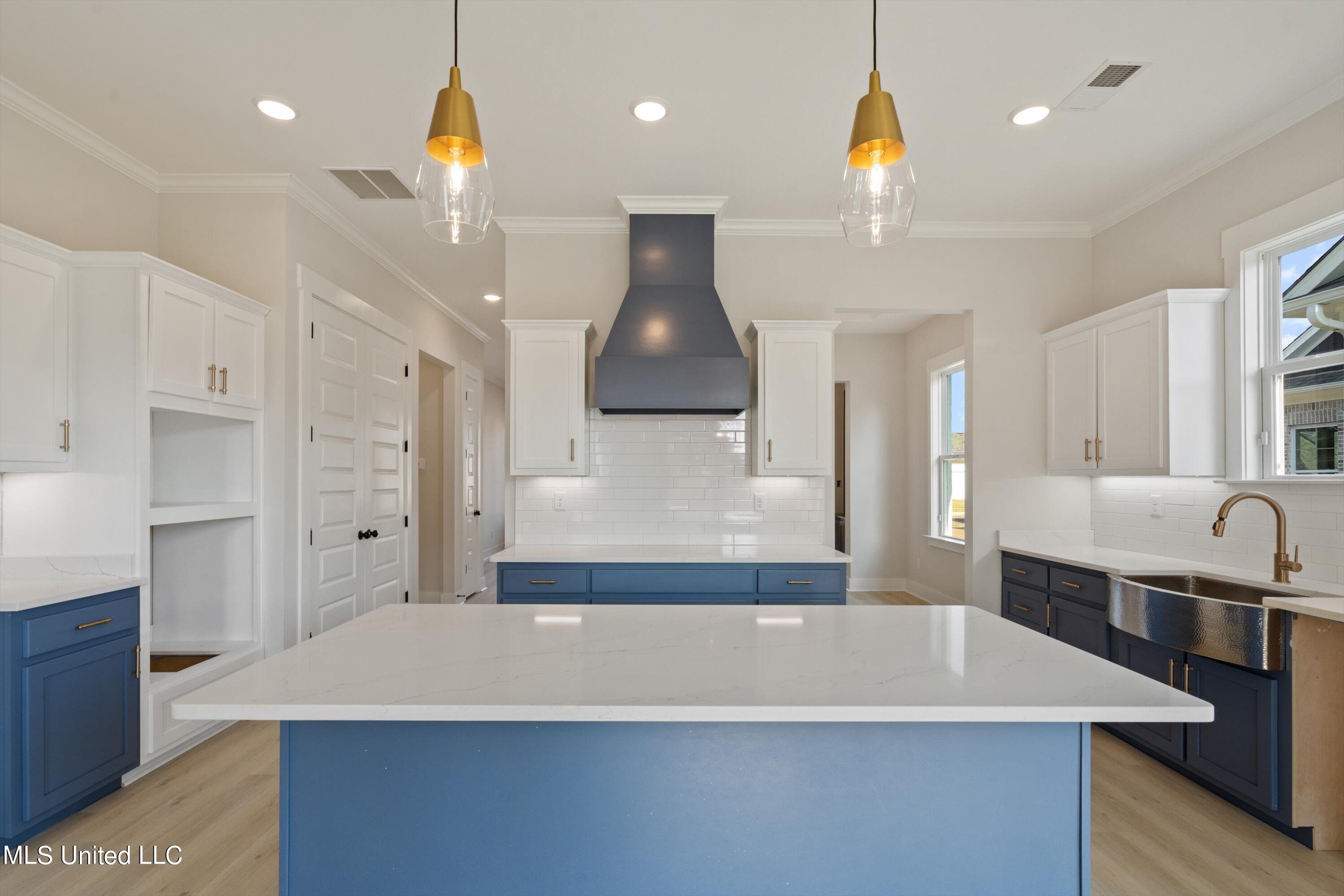 3859 Swan Cove
