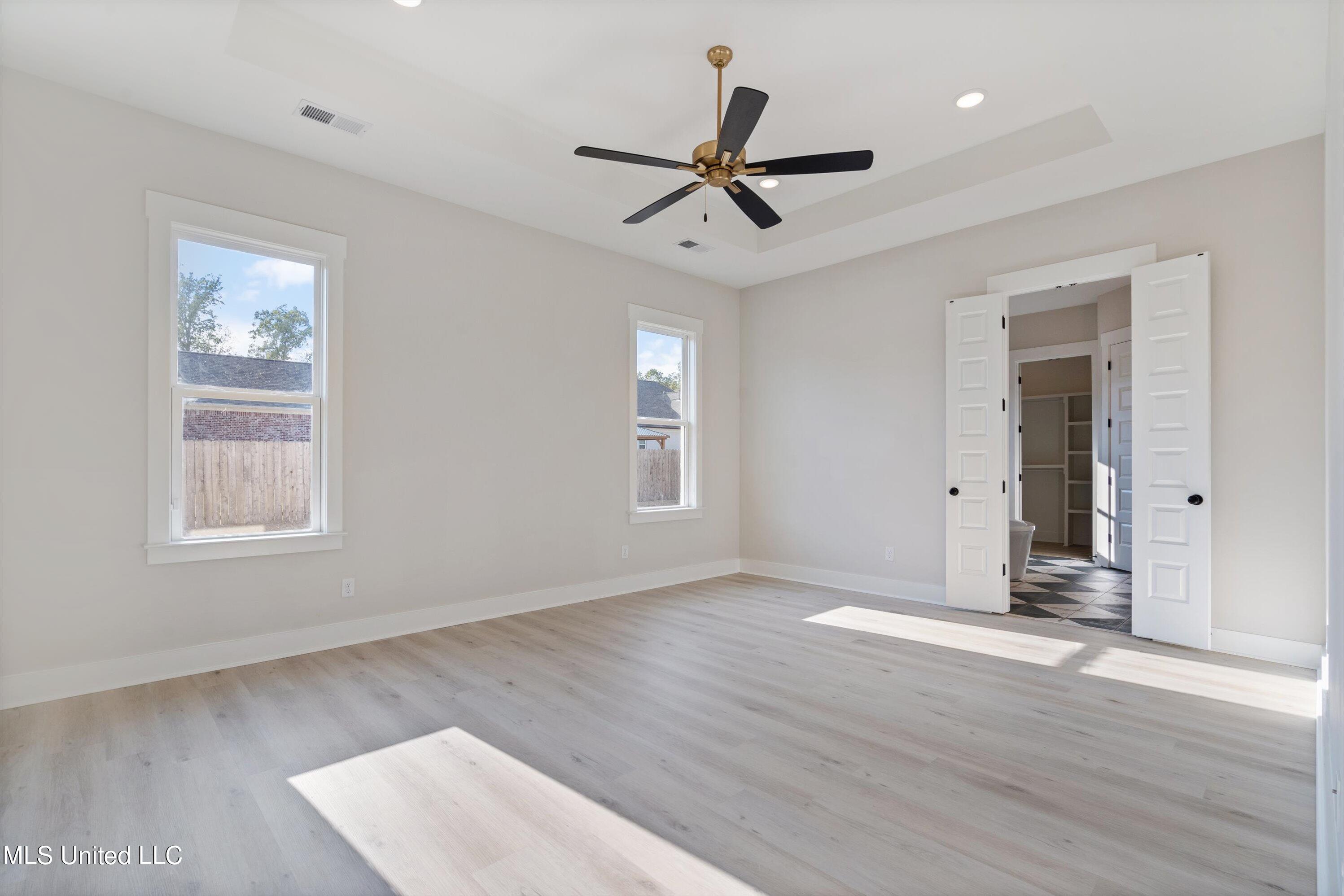 3859 Swan Cove
