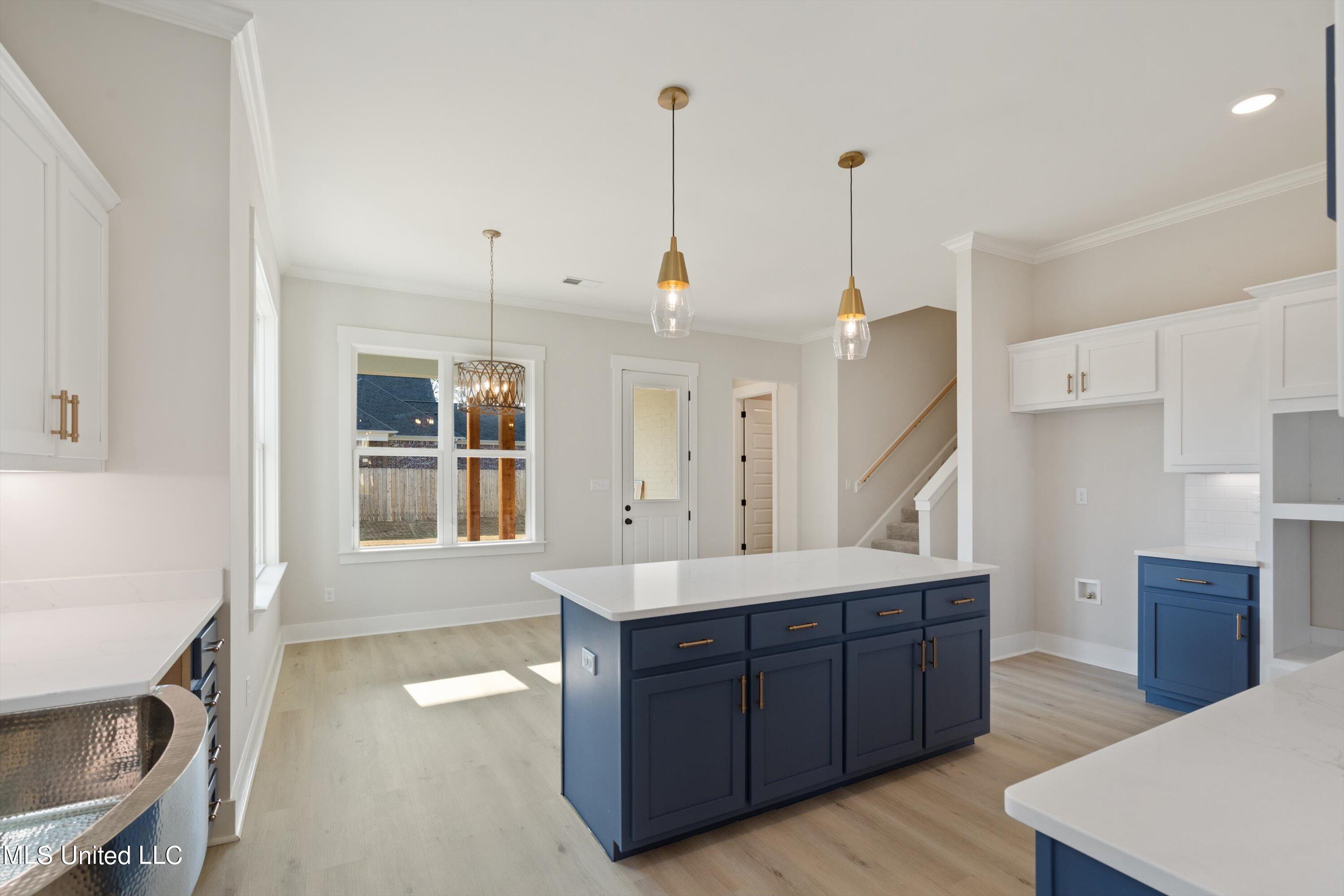 3859 Swan Cove
