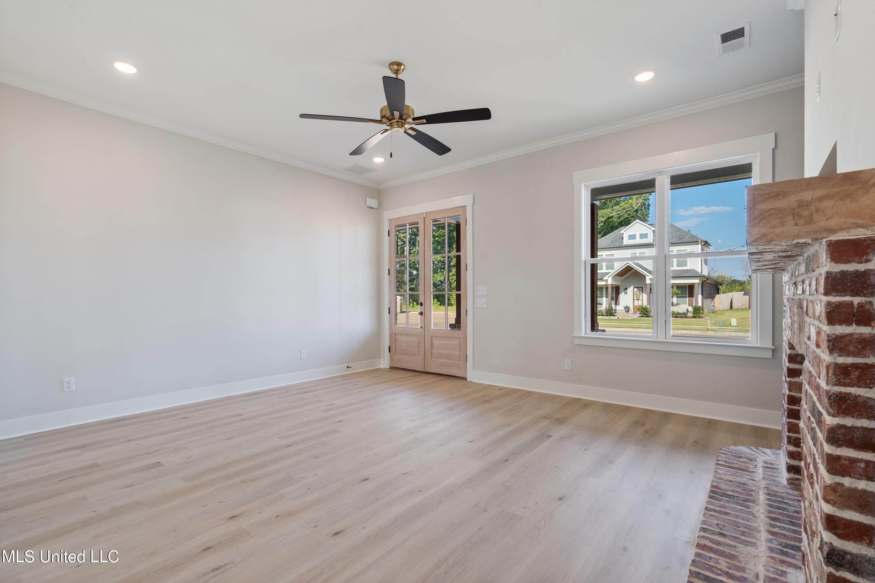 3859 Swan Cove