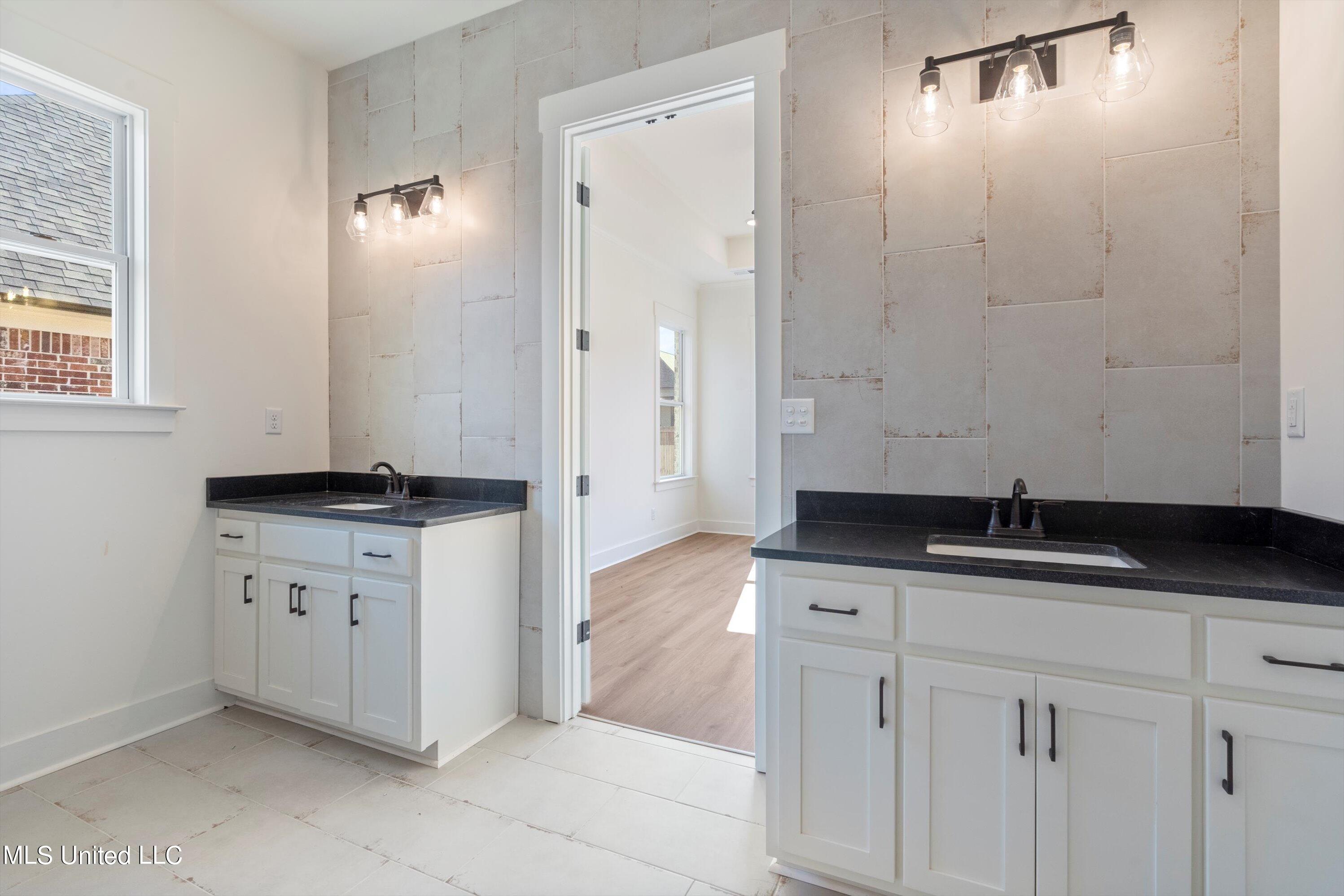 3871 Swan Cove