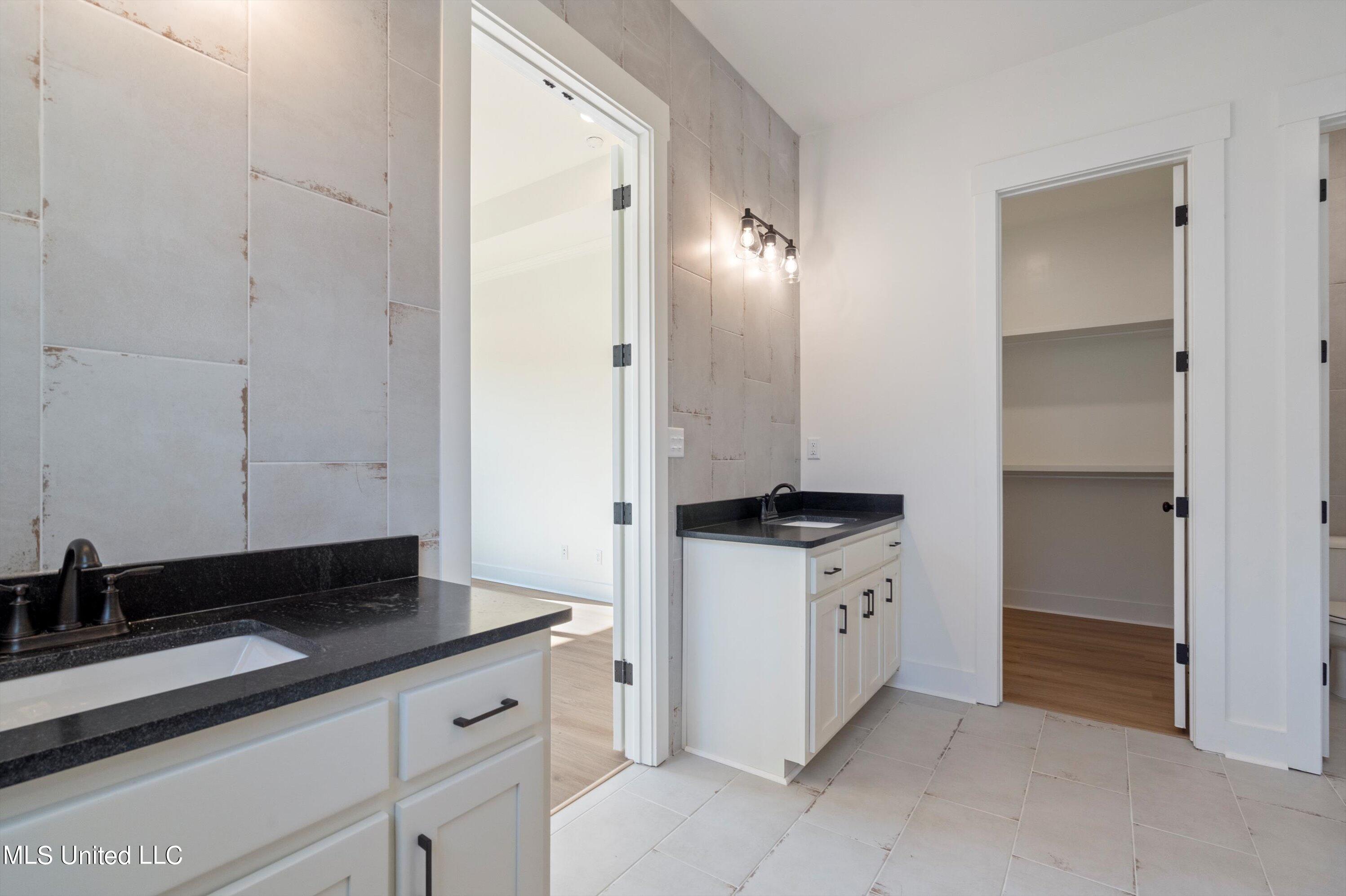 3871 Swan Cove
