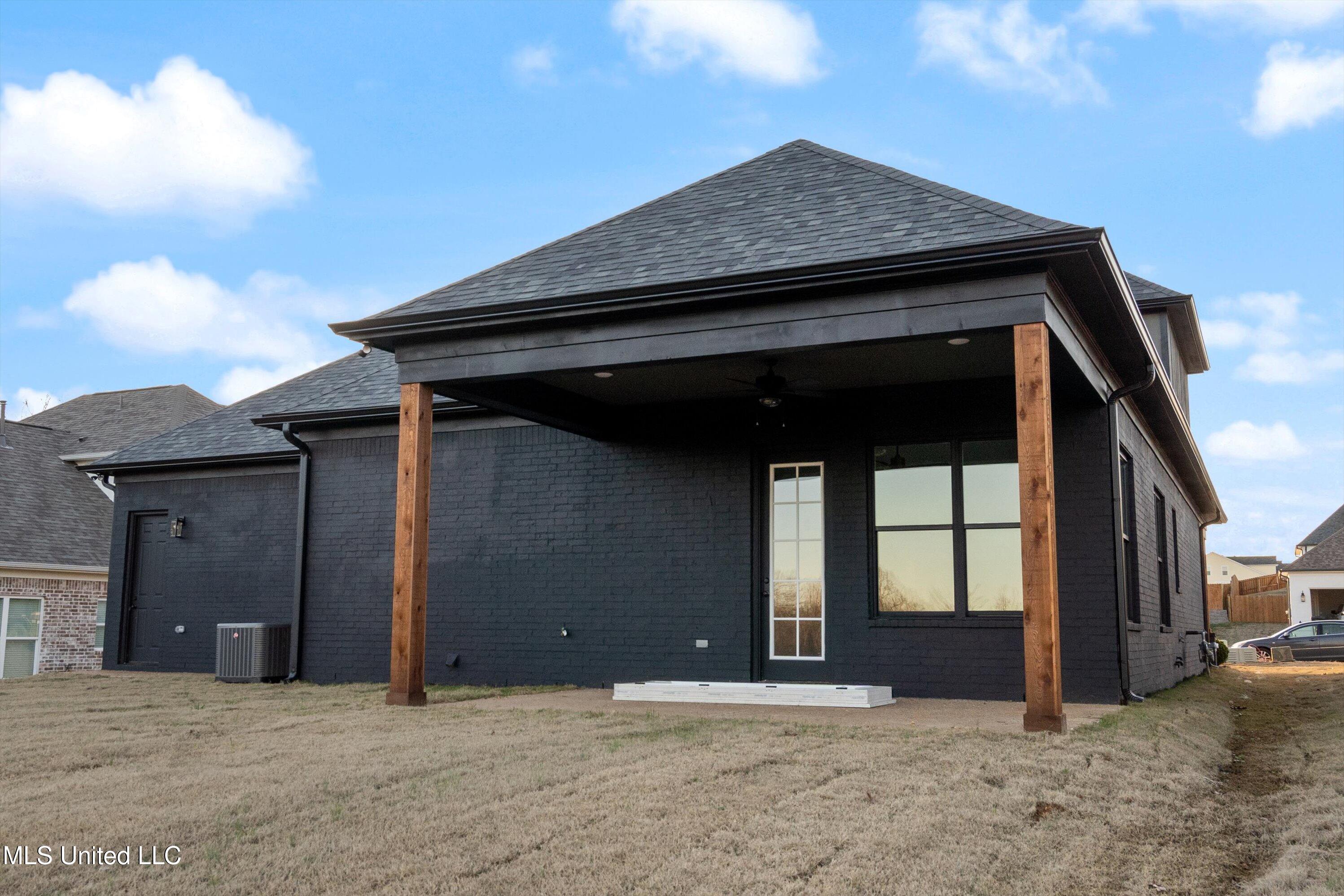3922 Swan Cove