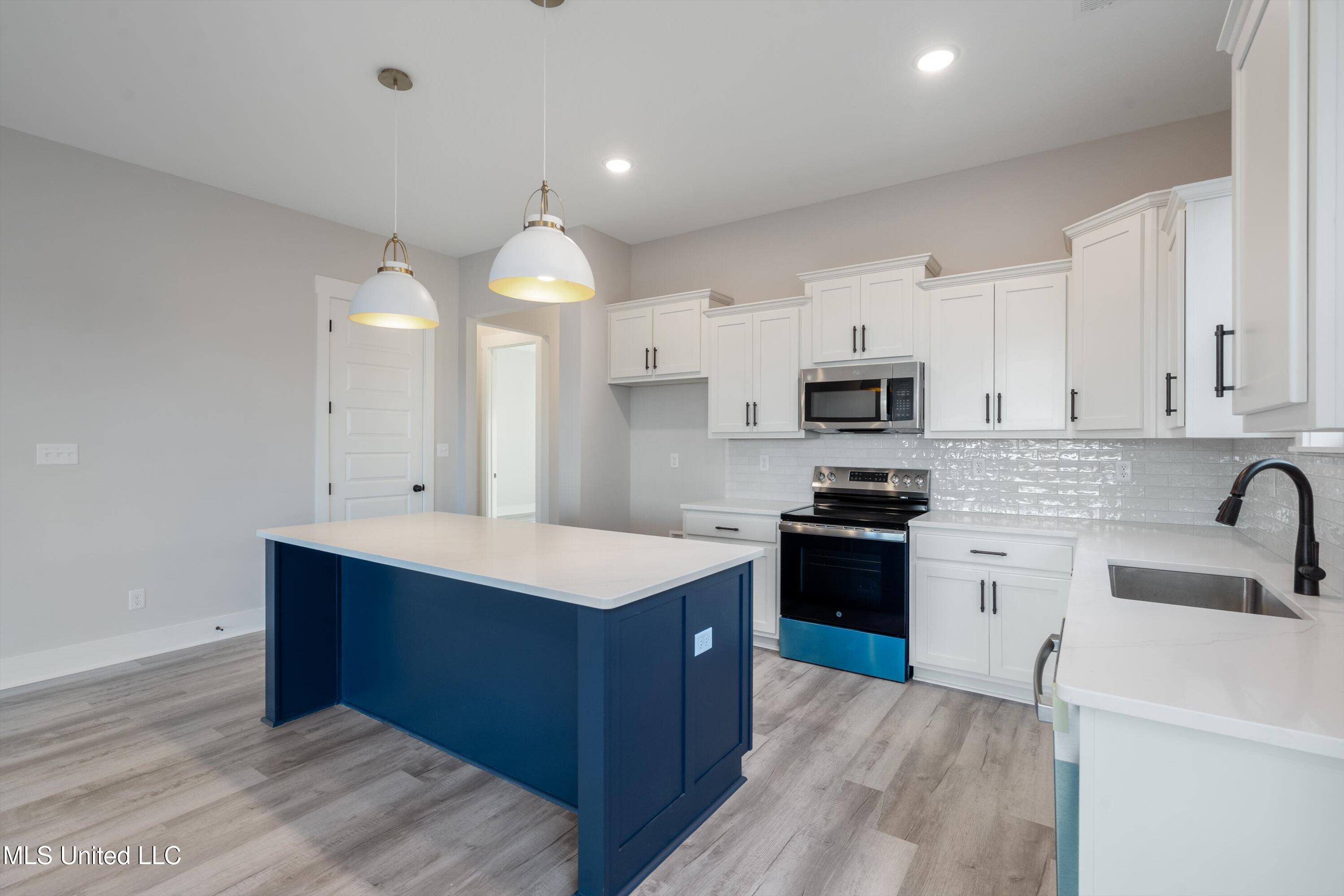 3922 Swan Cove