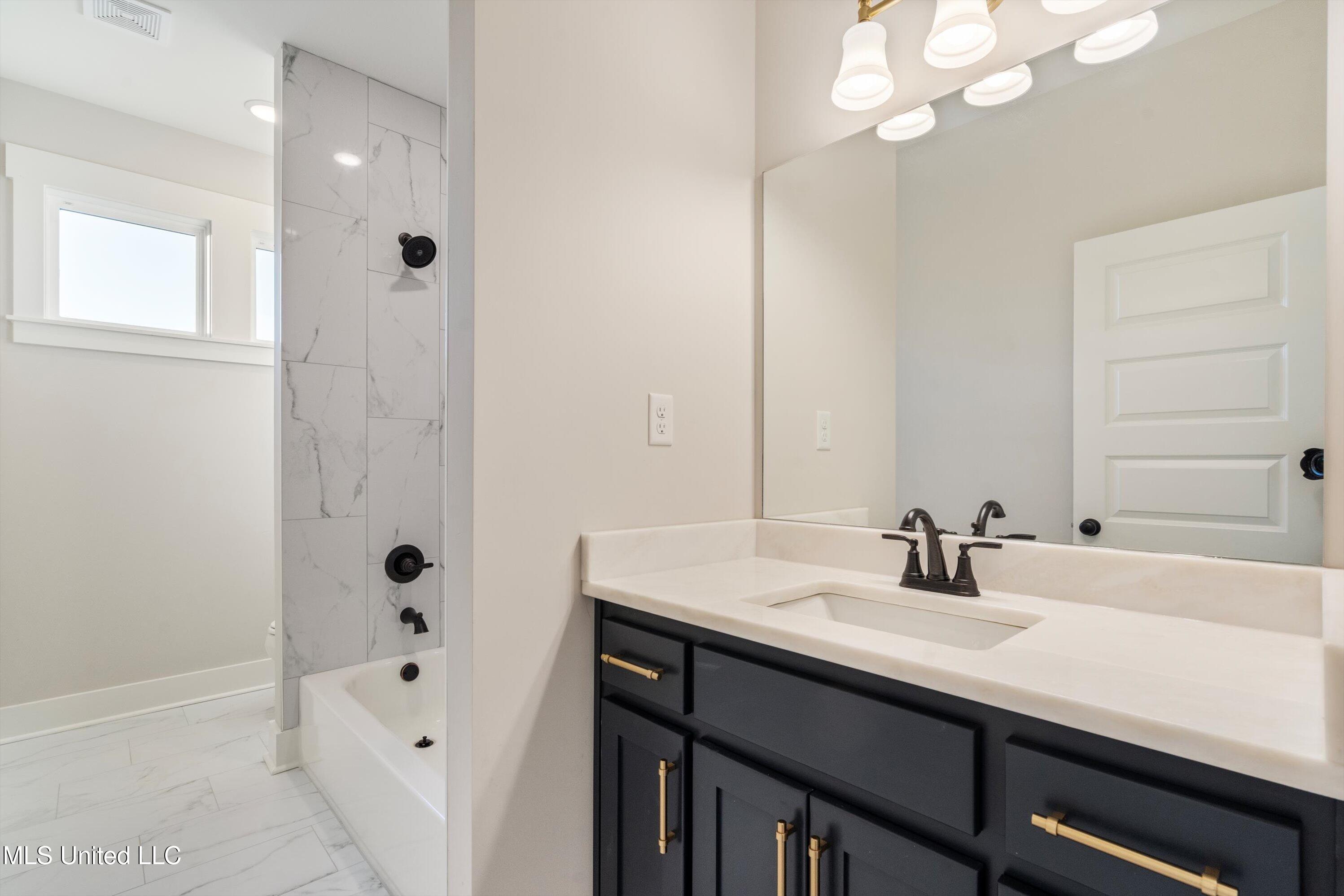 3922 Swan Cove