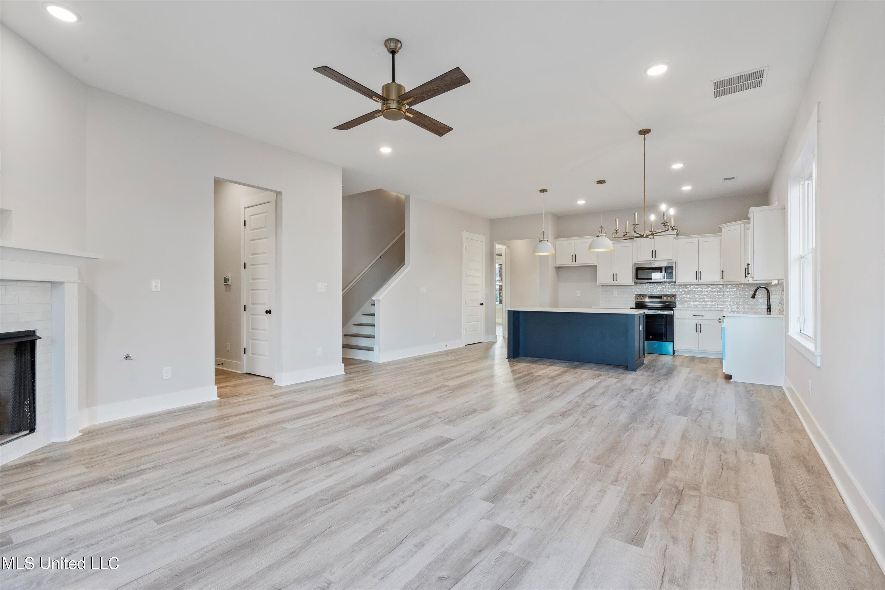 3922 Swan Cove